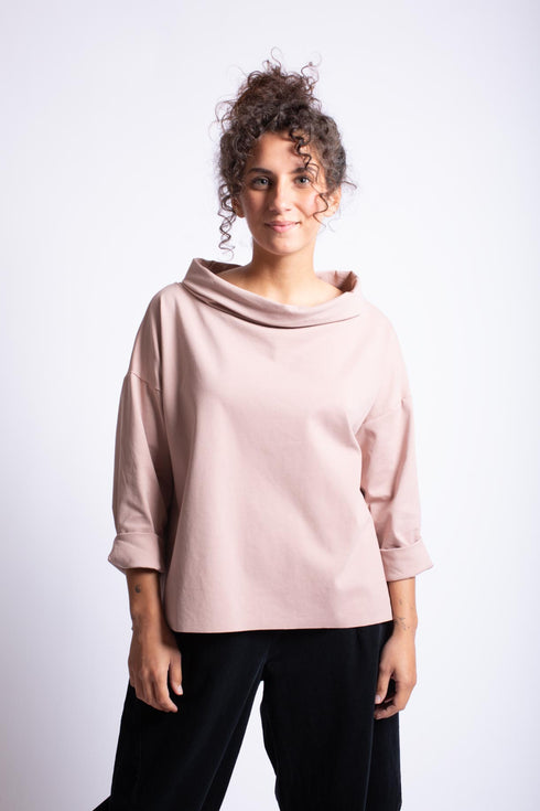 Top elegante con ampio dolcevita Inga