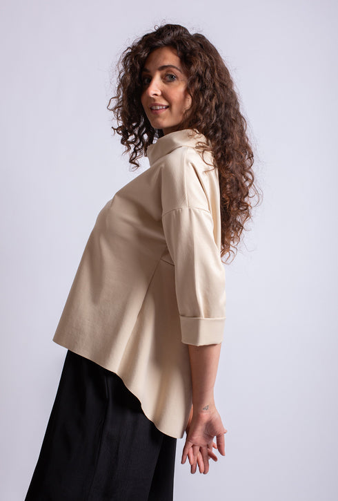 Top elegante con ampio dolcevita Inga