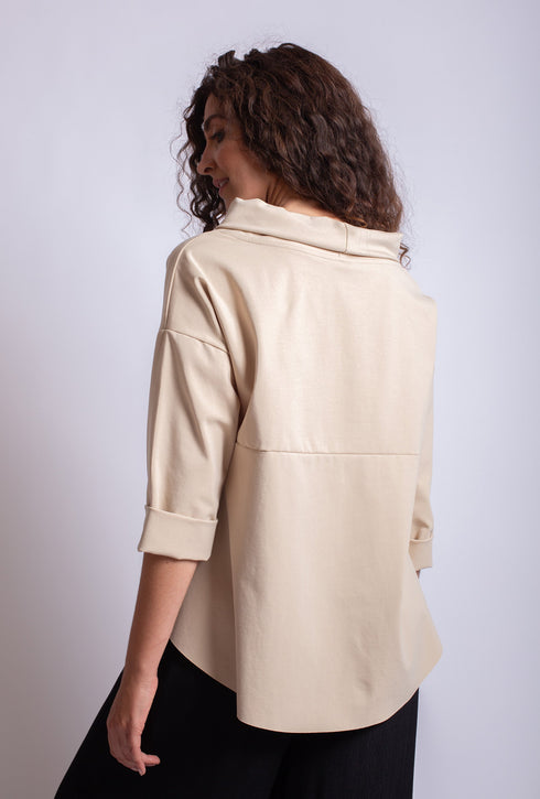 Top elegante con ampio dolcevita Inga