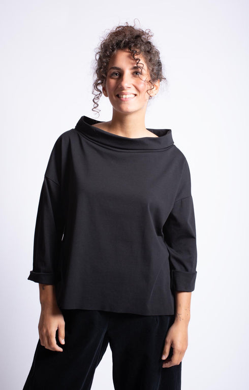 Top elegante con ampio dolcevita Inga