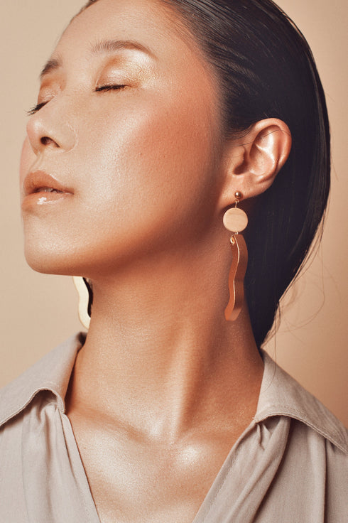 Orecchini astratti sospesi Nilofar