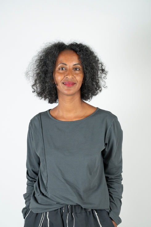 Long sleeve with seam detail