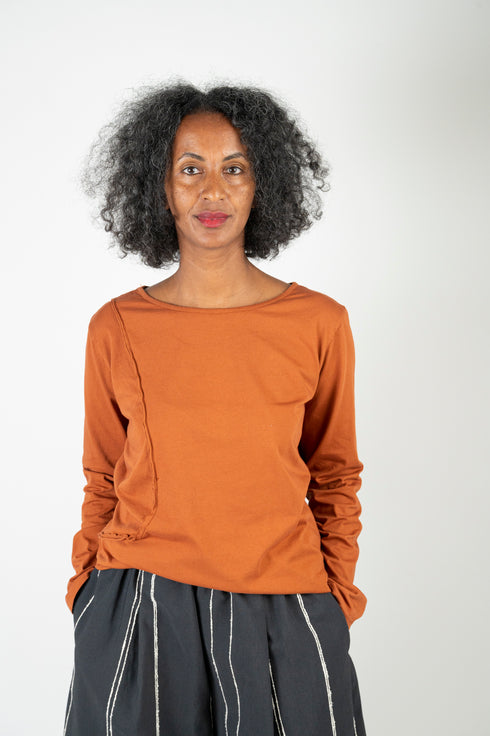 Long sleeve with seam detail