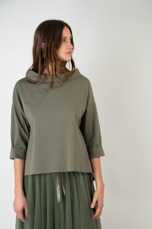 Top elegante con ampio dolcevita Inga