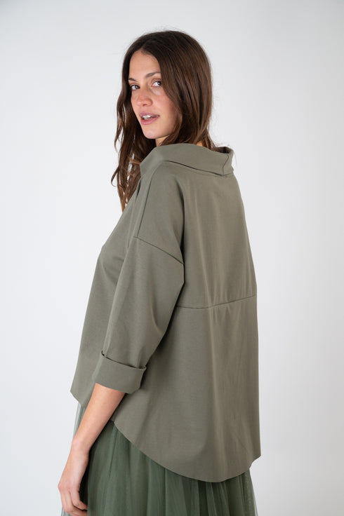 Top elegante con ampio dolcevita Inga