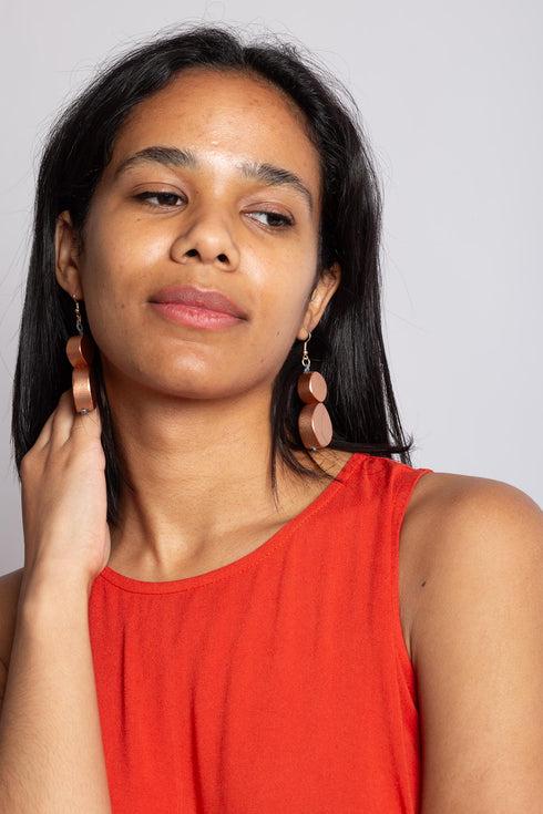 Hanging metallic earrings Enissa