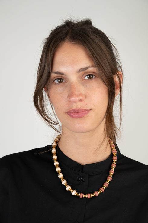 Moderne Zweifarbige Perlenkette