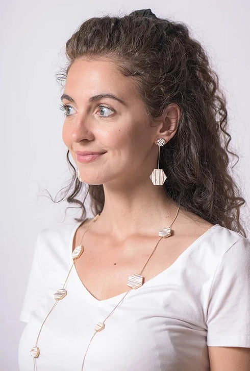 Hanging geometric palm wood earrings Lidia