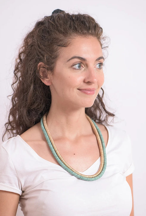 Long wooden chain Rory